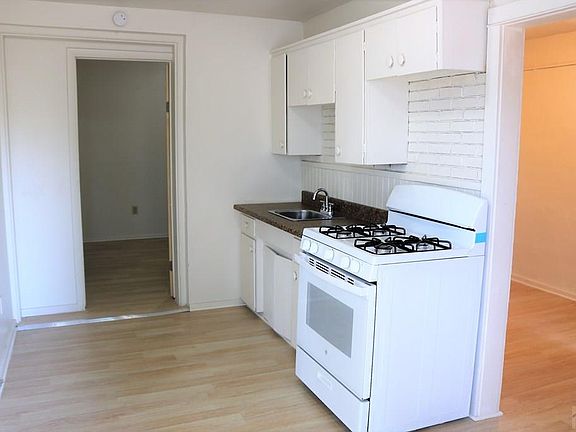 4th image of 521 Jones Ave