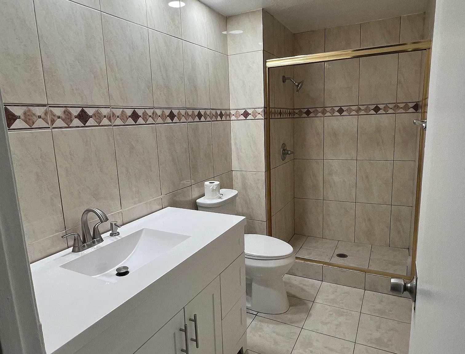 5 bed, 2350 sqft, $4,000 — Photo 4