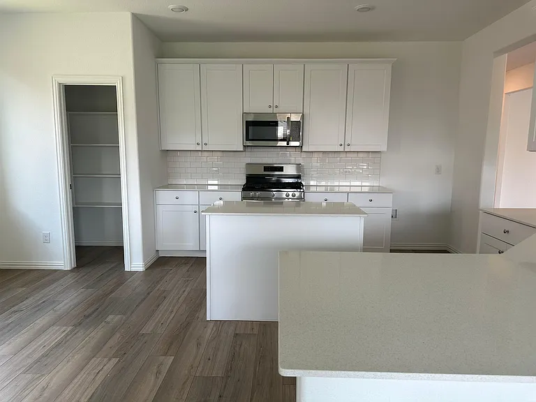 8505 Honeylocust St — Photo 3