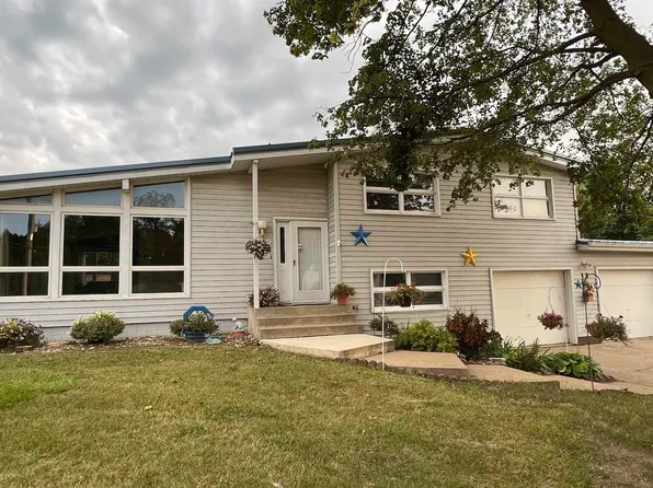 12 E Jefferson St, New Hampton, IA 50659