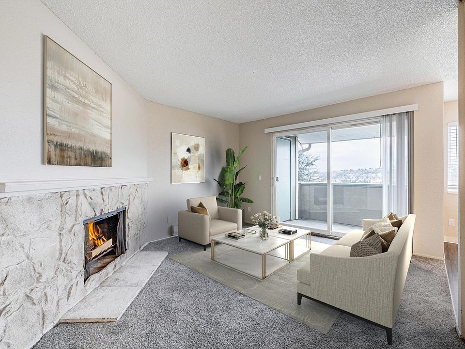 2 Bed 1 Bath - Living Room