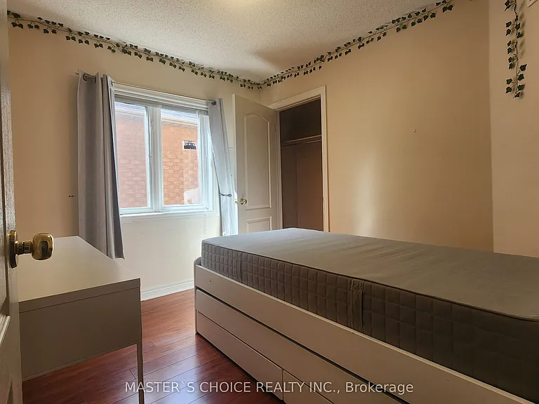 24 Golden Oak Ave — Photo 16