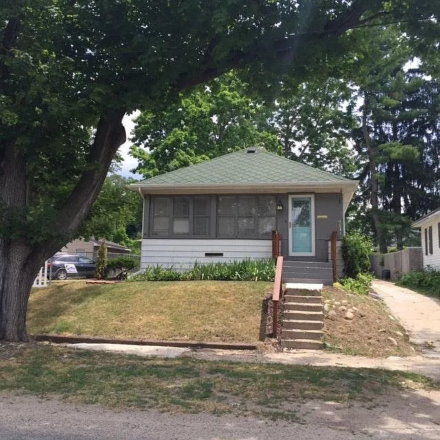 2531 Overhill Road — Photo 3
