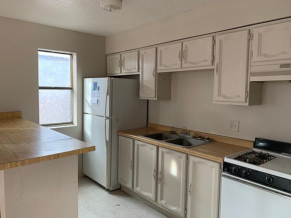 2nd image of 141 Alcazar St NE #A