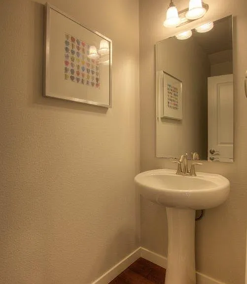 1399 NE Hickory Ln — Photo 3