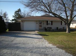 401 NE 14th St, Casey, IL 62420