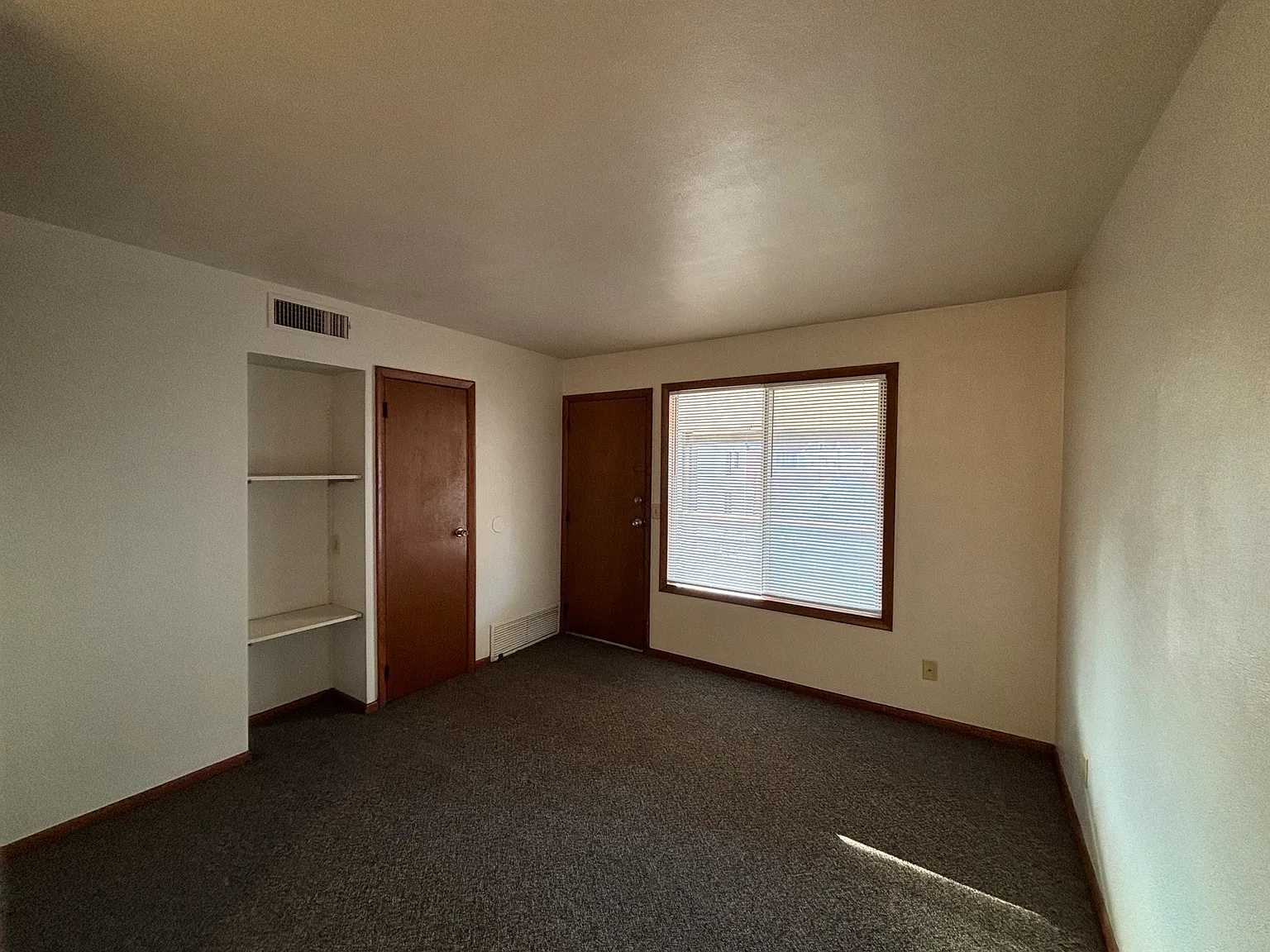 Ellis Apartments — Photo 2
