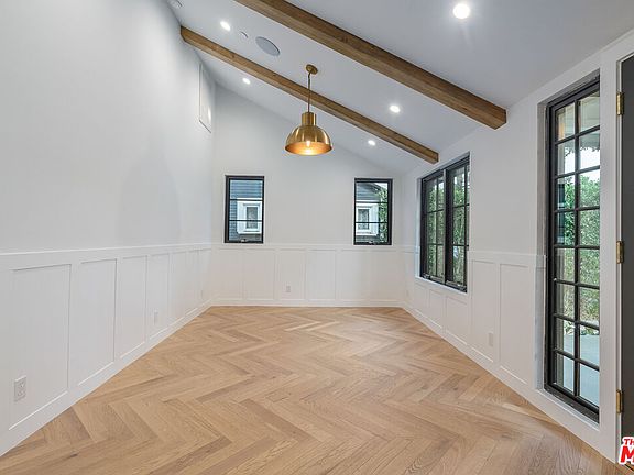 3rd image of 7719 Lexington Ave
