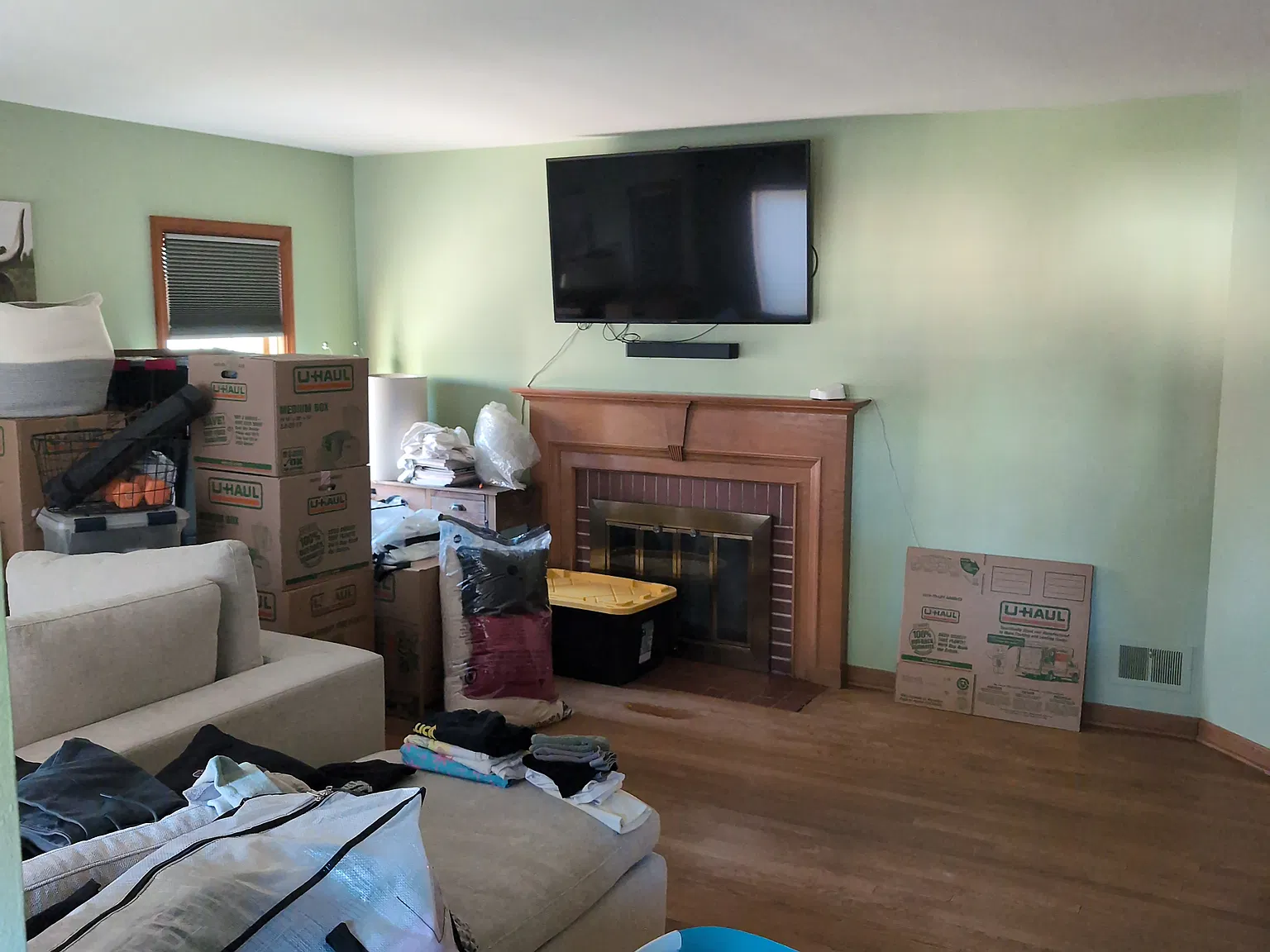 2 bed, 1032 sqft, $1,900 — Photo 2
