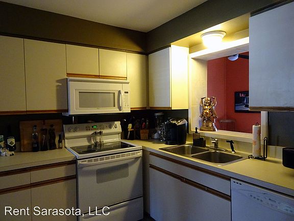 2nd image of 5422 Laurelwood Pl