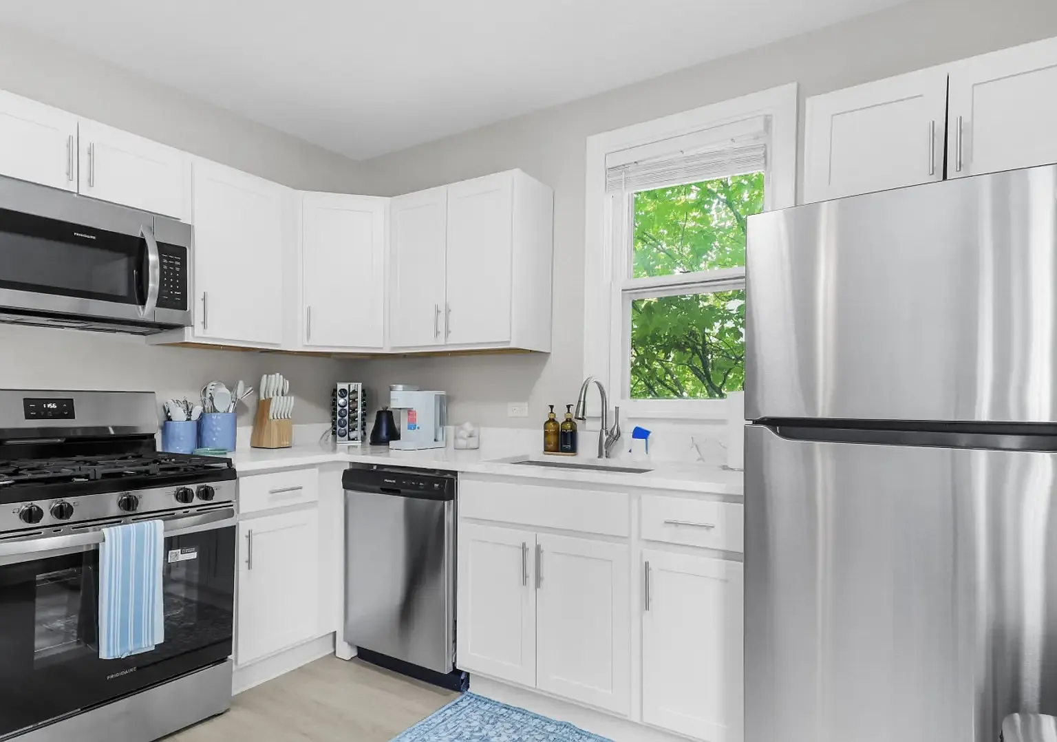 1 bed, 575 sqft, $3,360 — Photo 3