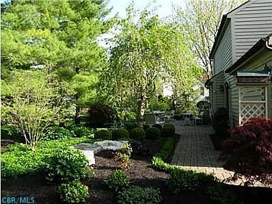 4th image of 285 Monterey Dr
