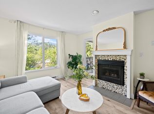 1528 Bowser Ave #204, North Vancouver, BC V7P 2Y3