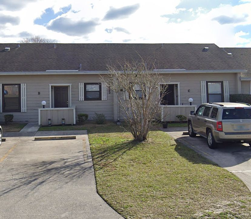 Front side of Fourplex with parking for 2 cars for each unit.
