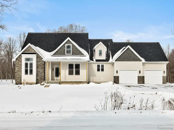 4158 Neuman Rd, Saint Clair, MI 48079