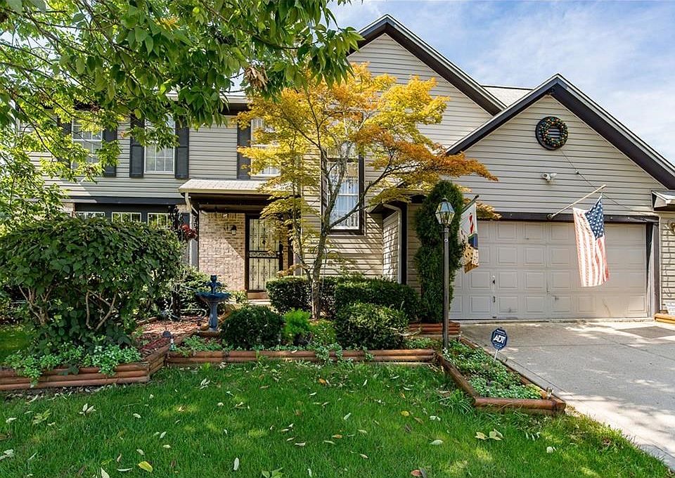 4 Bedrooms, two full baths, plus two half baths!