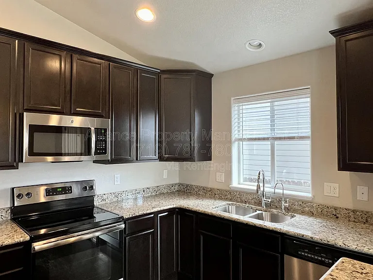 10020 Seawolf Dr — Photo 9