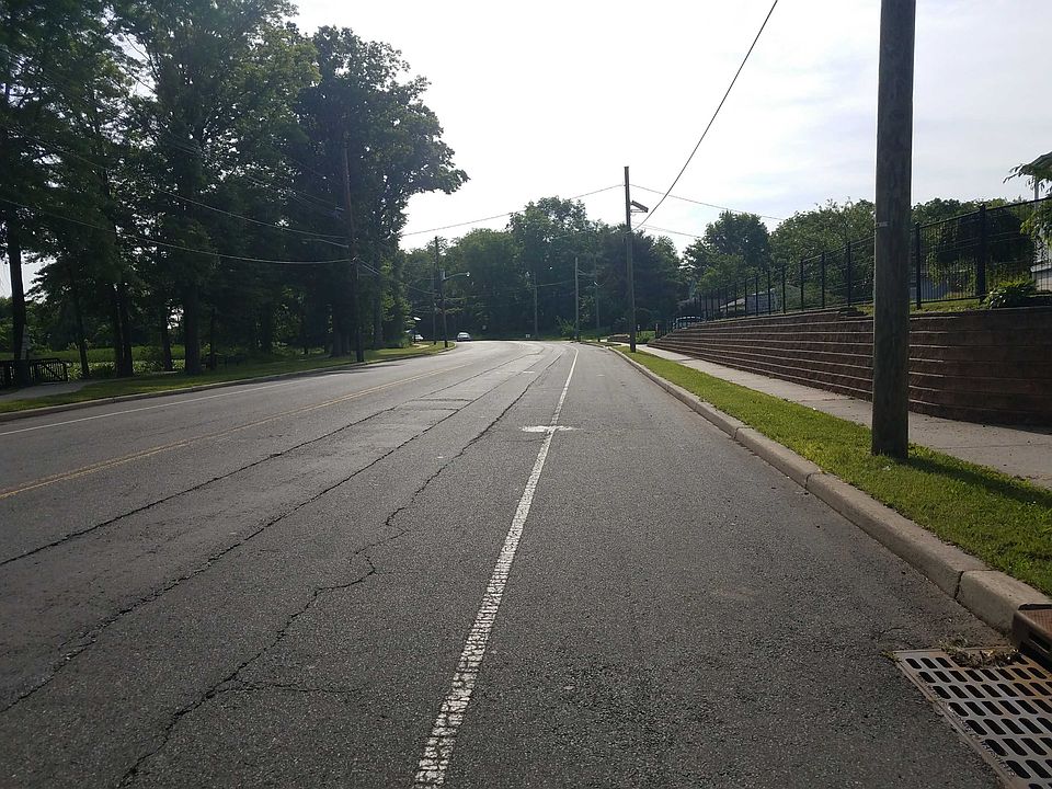 2nd image of 100 Lakeview Ave