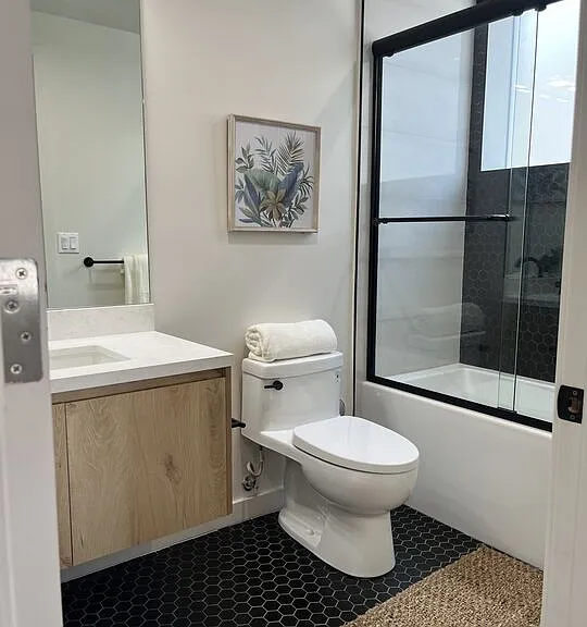 124 S Croft Ave #403 — Photo 5