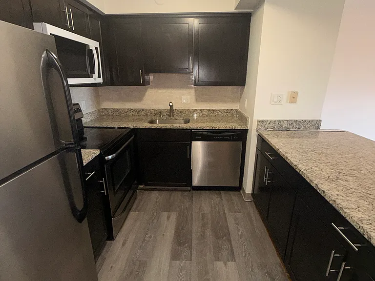 1025 Hancock St #12D — Photo 4
