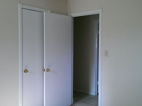 4th image of 615 W Duncan Ave #A