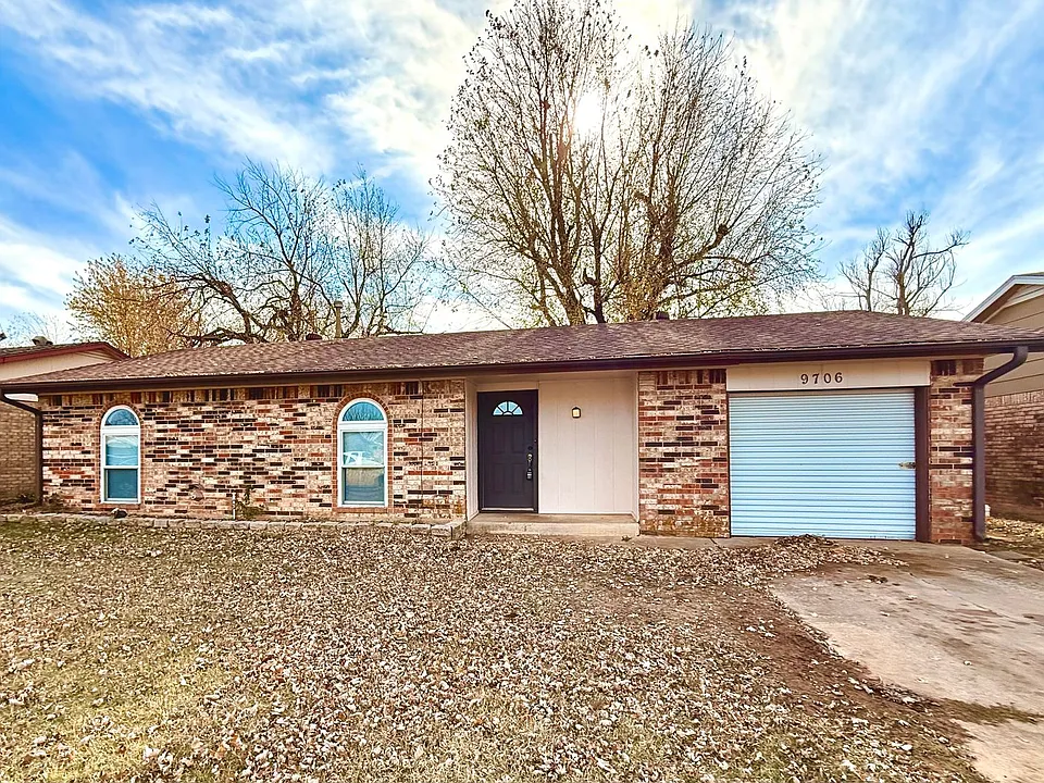 9706 NE 3rd Pl