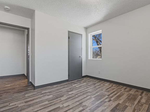 4th image of 11 9th Ave NE #12
