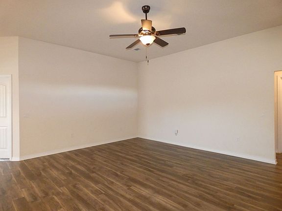 4th image of 5562 Peach Dr