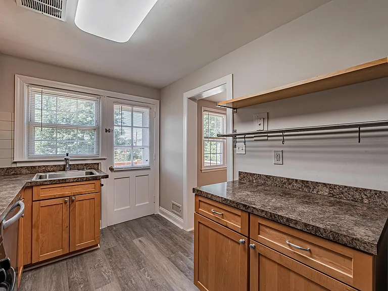 1565 Dellsway Rd — Photo 15