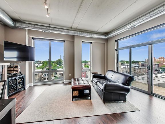 4th image of 4814 N Clark St APT 501