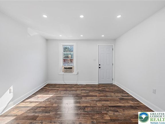 2nd image of 527 Elliger St
