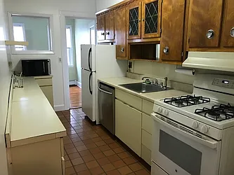 Rented by Zikos Realty Services