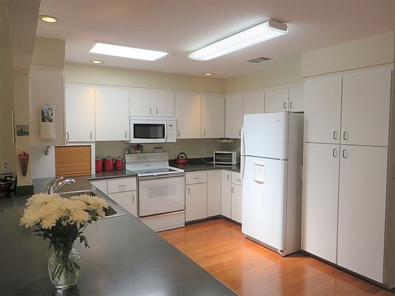 5th image of 2105 NW 15th Ave