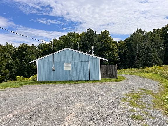2nd image of 1074 North Rd