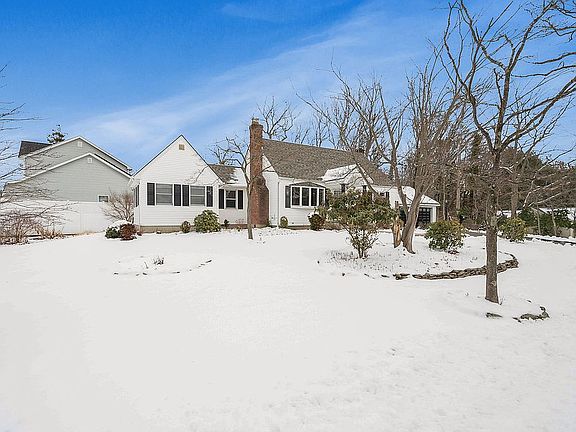 3rd image of 31 Wildwood Ln