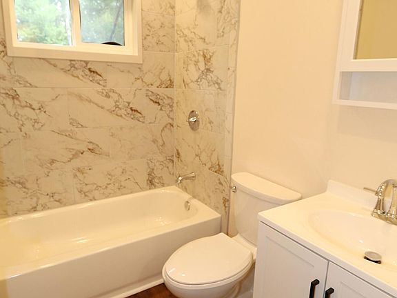 5th image of 224 Saint Jude Cir