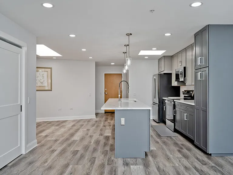 1800 Dewes St #305 — Photo 7