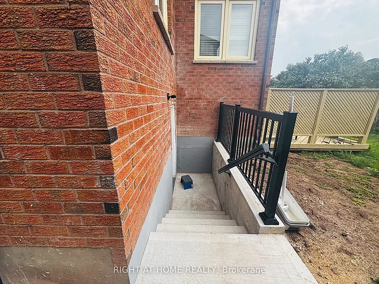 1220 Grandview Dr #BASEMENT — Photo 3