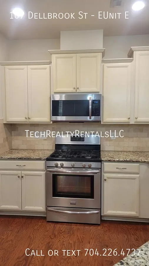 3 bed, 2.5 bath, 2100 sqft, $2,075 — Photo 4