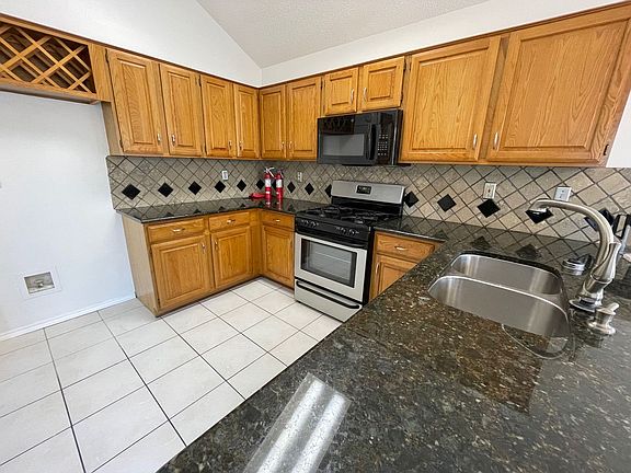 5th image of 321 Faircrest Dr