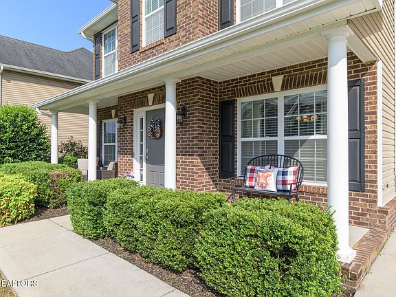 3rd image of 1562 Chariot Ln