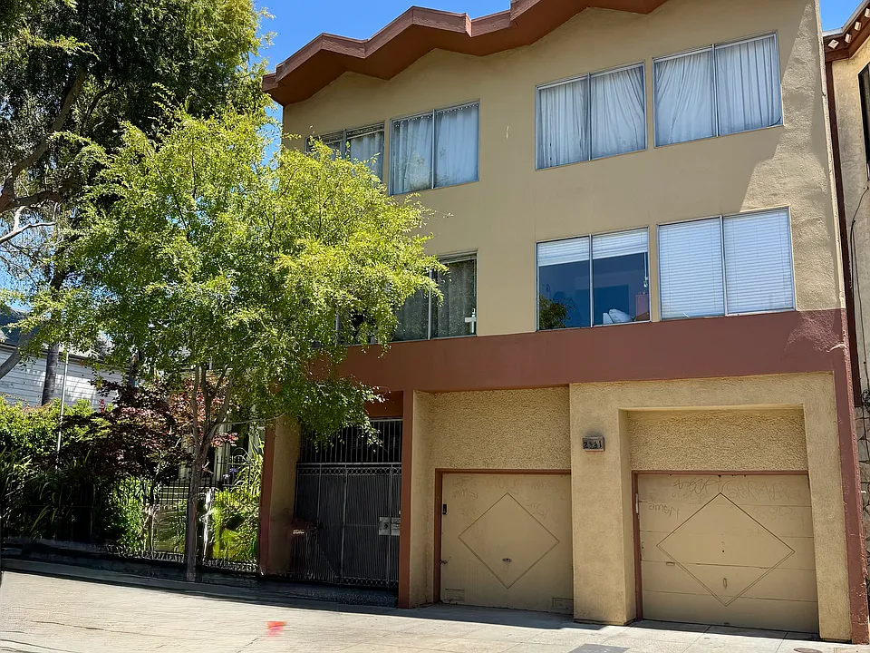 2541 Folsom St #4