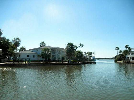 1st image of 27 Bahama Dr