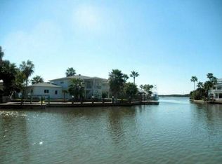27 Bahama Dr, Rockport, TX 78382