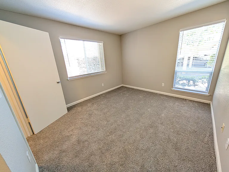 1051 G St — Photo 11