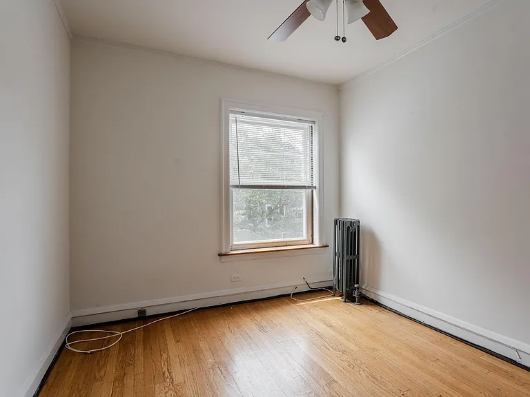 2561 W Montrose Ave — Photo 9