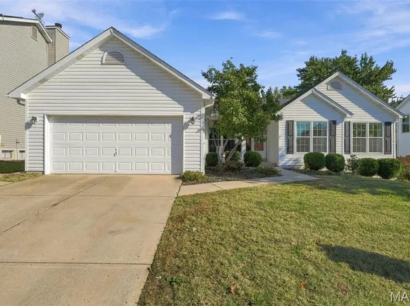 884 Chestnut Oak Dr, Saint Charles, MO 63303