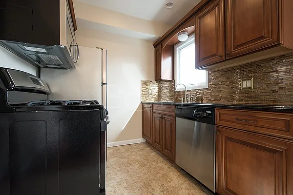 Sold by Brick&Mortar | media 9