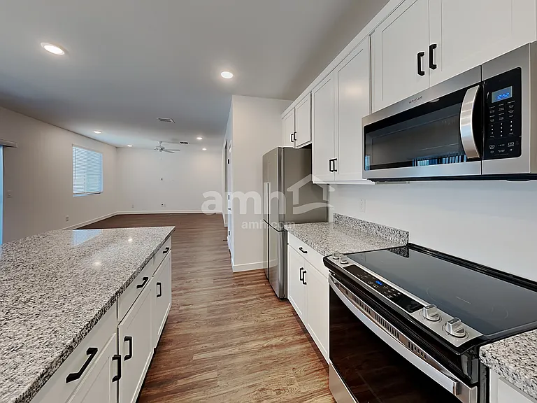 4137 S 105th Dr — Photo 3