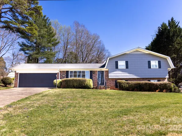 2650 31st Street Ct NE, Hickory, NC 28601